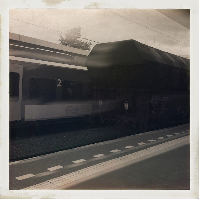 Station Arnhem. Hipstamatic: Tachman + Uchitel 20. Foto: Robert van der Kroft