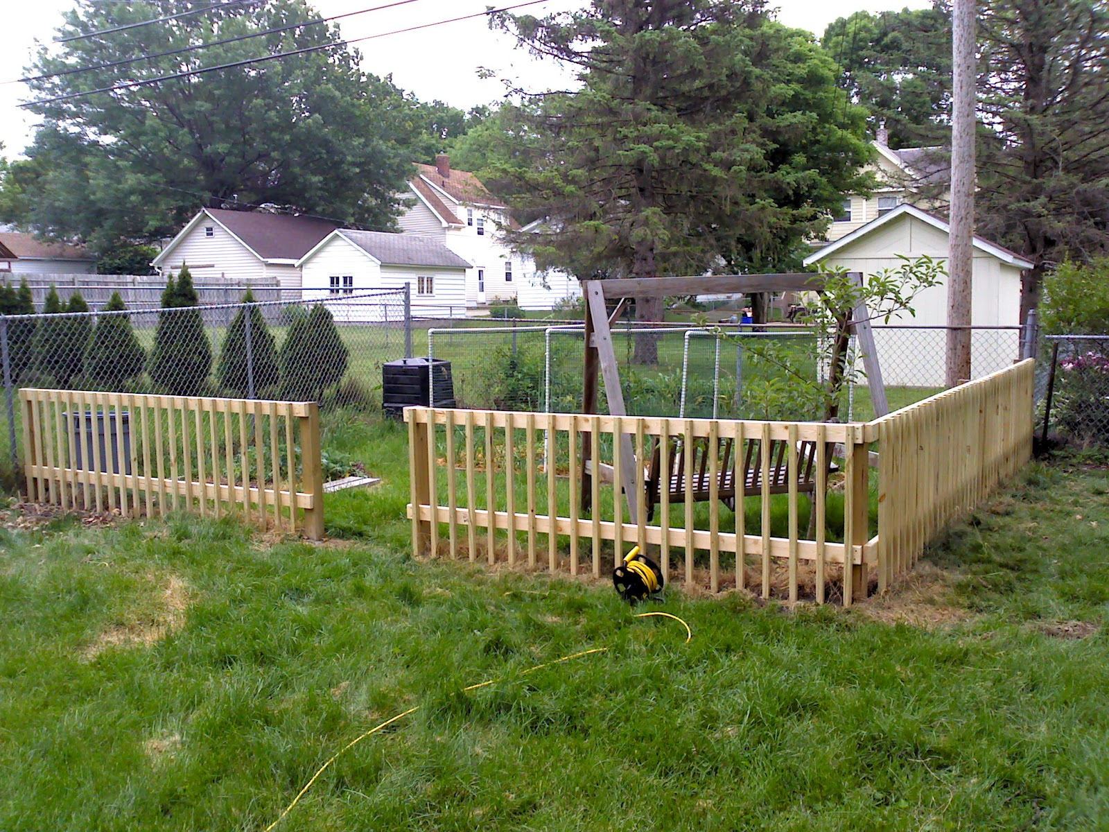 Un monCoder DIY Garden Fence