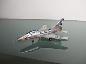 1/144 North American F-100 Super Sabre diecast metal aircraft miniature