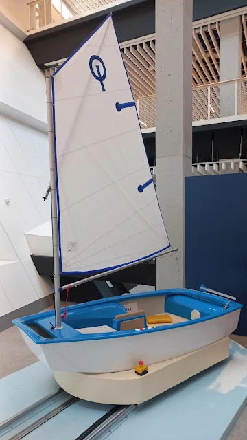Sailing boat experience in the Morskie Centrum Nauki.