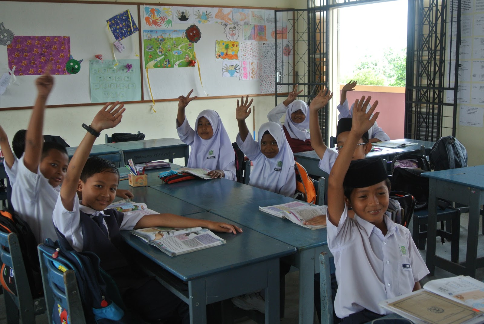 Laman Bahasa Melayu: Pelajar-Pelajar