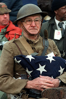 https://commons.wikimedia.org/wiki/File:World_War_I_veteran_Joseph_Ambrose,_86,_at_the_dedication_day_parade_for_the_Vietnam_Veterans_Memorial_in_1982.jpg