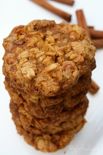 Chewy Oatmeal Cookies with