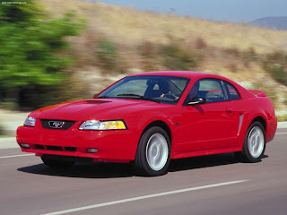 Ford-Mustang-GT-2000