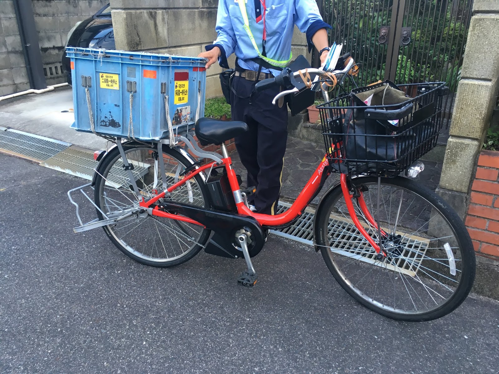 郵便自転車と郵便カブja10 Mdプロ