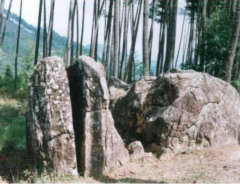 Legenda Batu Belah - TradisiKita
