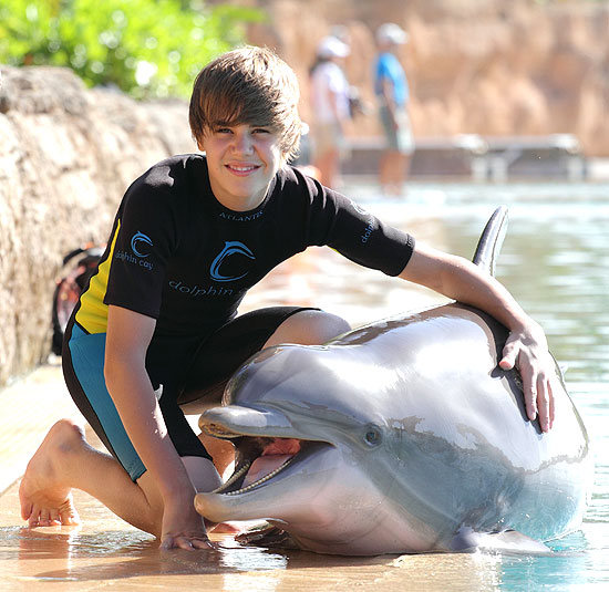 Bieber with a DOLPHIN Is there anything more freaking adorable