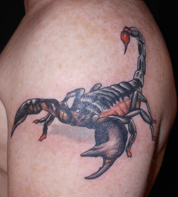 Tatouage de scorpion coloreé