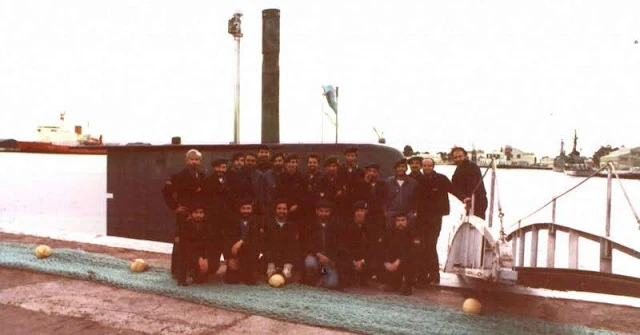 Tripulación del ARA San Luis a su llegada a la Base Naval Puerto Berlgrano - 1982