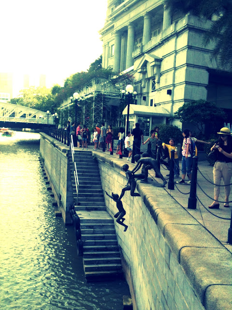 Jumping boys, sculpture, Singapore River, Destination Character