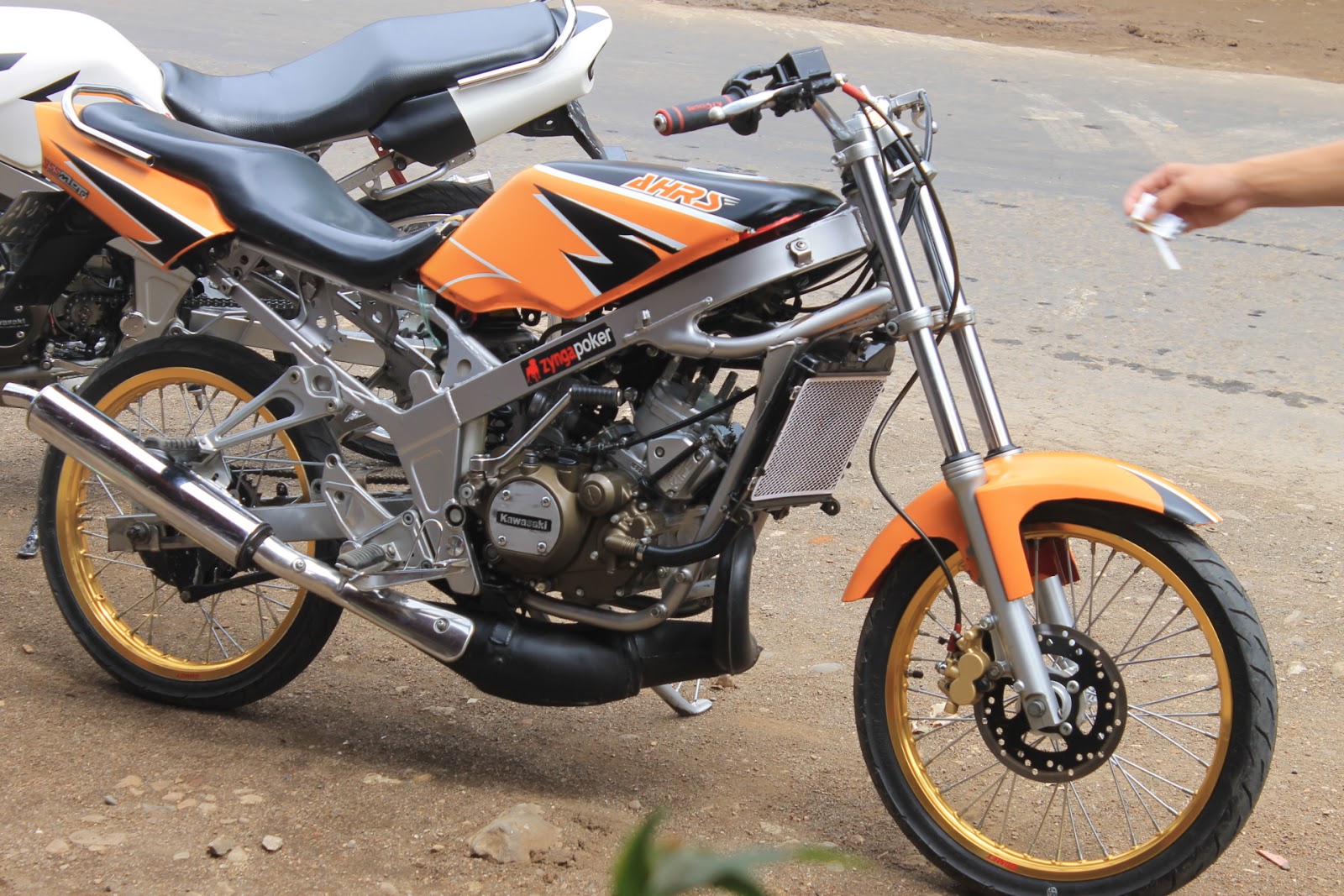  Modifikasi  Motor Ninja R Warna Orange Notable a