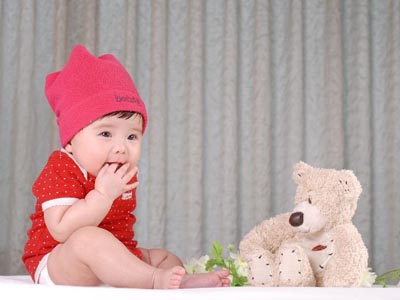 Girls Pictures on Small Baby Girl Playing With Teddy Bear