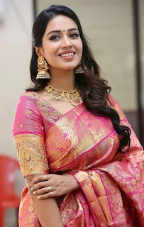 Actress Nivetha Pethuraj HD Latest Images In Traditional Saree