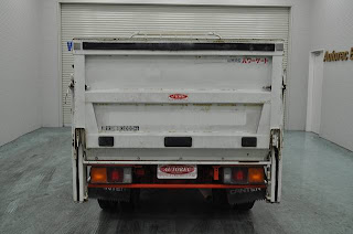 1995 Mitsubishi Canter 3ton High deck for Malawi