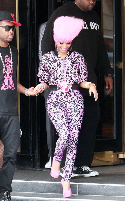 nicki minaj london. Nicki Minaj London Pink Hair.