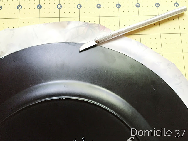 A step by step tutorial that shows how to add a print to dress up those plain store bought plate charges.