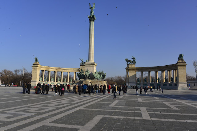 PIAZZA-DEGLI-EROI-BUDAPEST