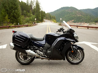 2013 kawasaki concours 14 touring on the road side view