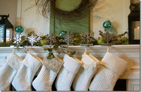 inspired-christmas-mantel-stockings-480x360 theinspiredroom.net