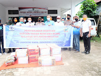 PT. IKI - Bank Sulselbar serahkan bantuan makanan dan APD penanganan covid Takalar
