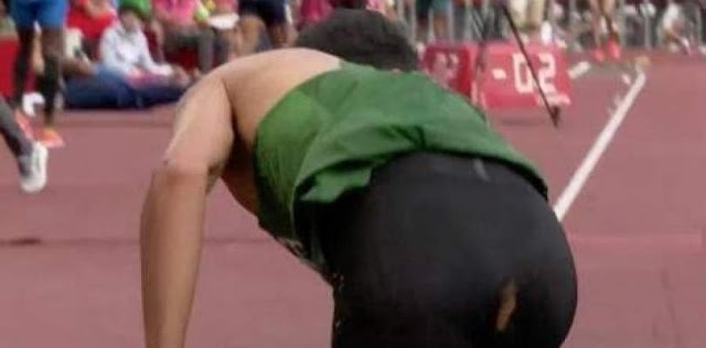 Atleta argelino do salto triplo compete com short rasgado nas Olimpíadas