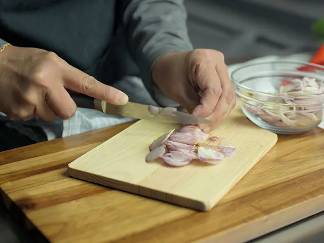 Thinly slice shallots