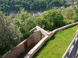 Blick vom Schlossberg hinunter nach Neuenbürg