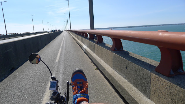 De Paris à la Rochelle en vélo couché, sur le pont de l'Ile de Ré