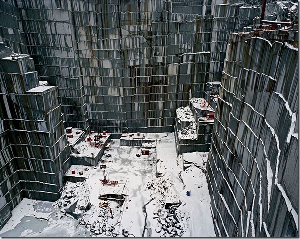 Edward Burtynsky_Rock of Ages #15 - Quarry at Vermont