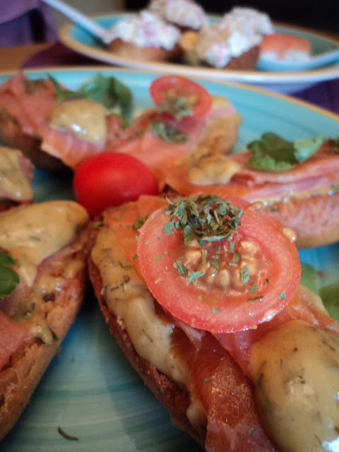 pinchos de salmón y cangrejo alba hogar