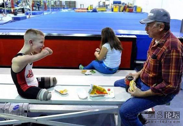 11 years old wrestler without arms and leg