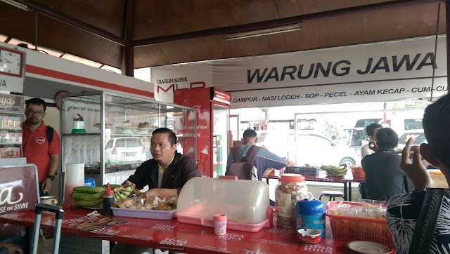 Suasana di Warung Jawa Bandara Ngurah Rai, Bali