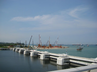 You run, we GEOG.: meatball marinanara...The Marina Barrage I