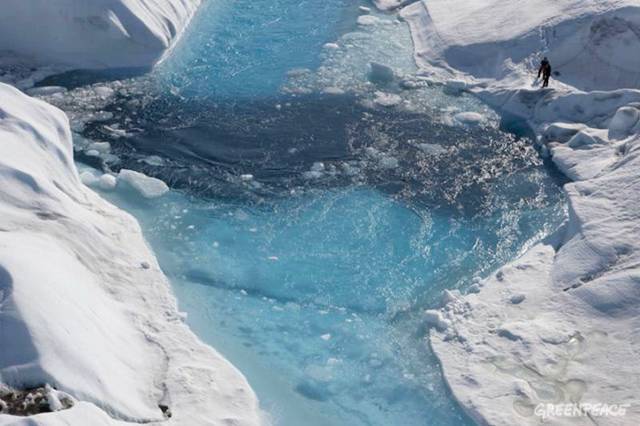 Petermann-Glacier-Blue-River