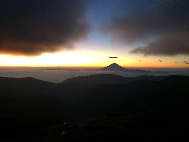 北岳山荘 夜明け