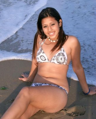 Desi Girl Malaika Bikini Photoshoot Saturday February 12 2011 Posted by 