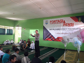 Polsek Kraton Lakukan Penyuluhan Peserta Didik Baru SMP Muhammadiyah 5 Yogyakarta