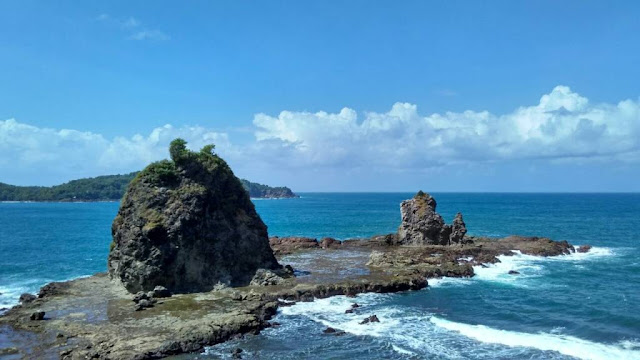 Pantai Watu Lumbung. pict: gmaps/Tyty Dewanti