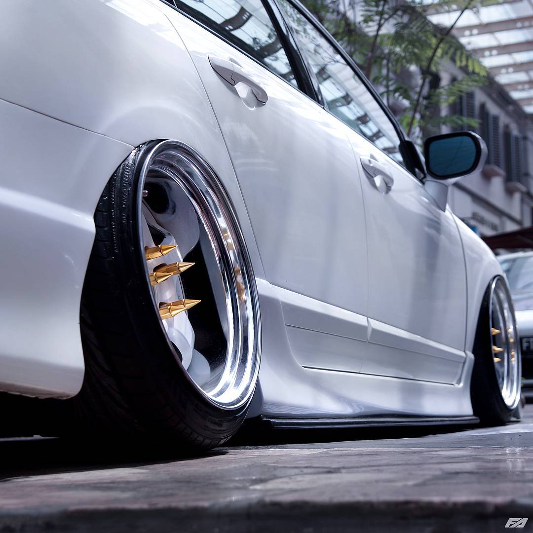 Modifikasi Mobil Ceper Honda Civic Putih Velg Work Wheels Meister S1