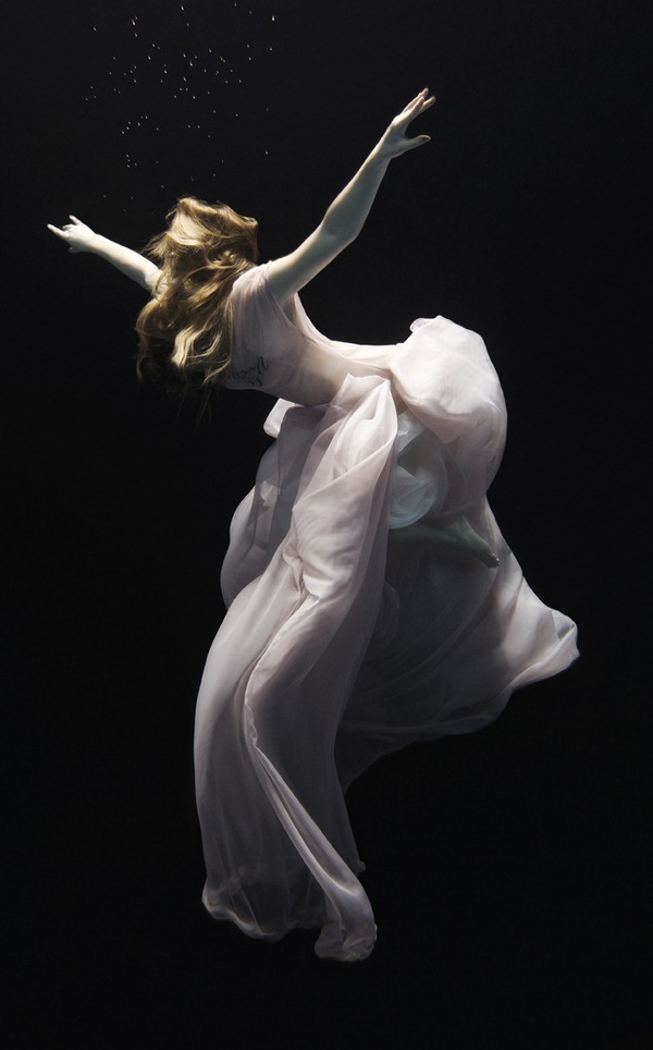behind-the-surface (7)