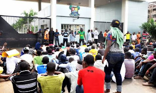 LASU students occupy Governor fahola's office in protest