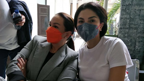 Bandingkan Pelakuan Terhadap Nindy Ayunda dan Nikita Mirzani yang DiJemput Paksa, Fitri Salhuteru Teriak: #PolisiPilihKasih