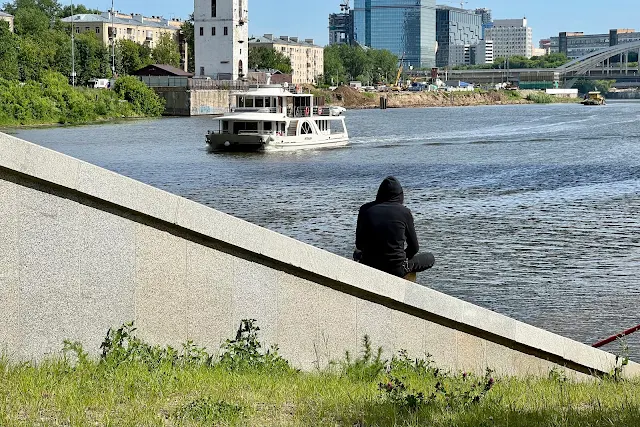 Береговой проезд, набережная, Москва-река