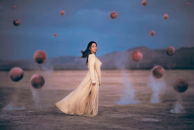 26-Red-Planet-Jenna-Martin-Surreal-Photographs-with-Underwater-Shots-www-designstack-co