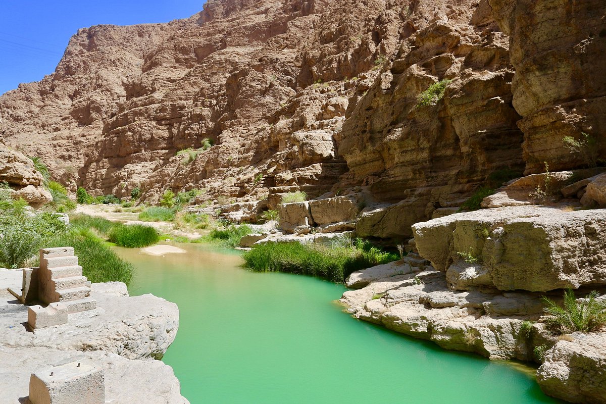 A Guide to Hiking in Wadi Shab