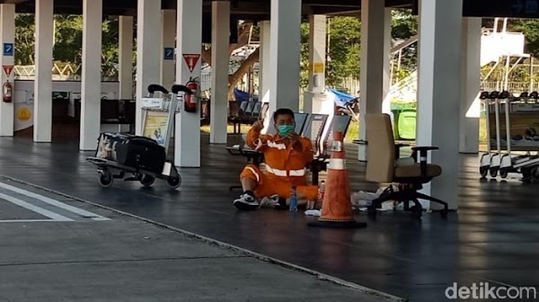 Enggan Balik ke Jember, TKA China yang Ngambek Bertahan di Bandara Banyuwangi