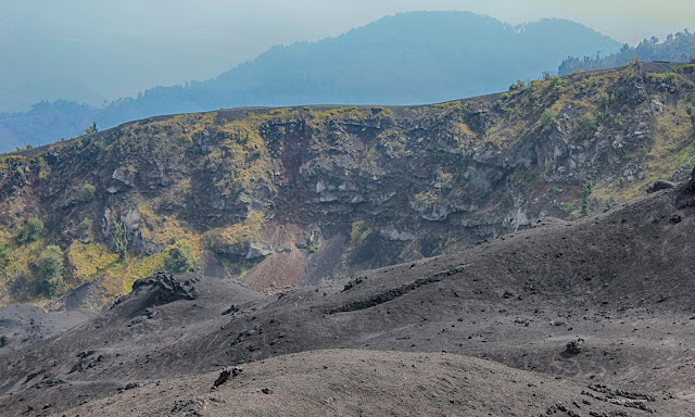 Guatemala volcanoes geology field trip travel Antigua Panajachel Pacaya Fuego Agua Atitlan copyright rocdoctravel.com