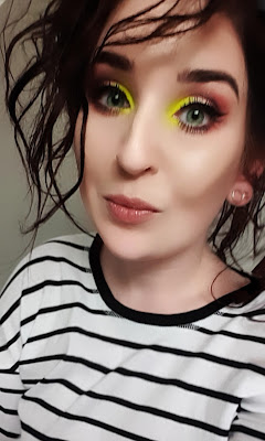 neonowy makeup, odblaskowe cienie pigmentowelove