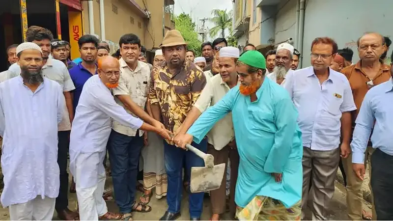 উল্লাপাড়ায় রাস্তা পাকাকরণ কাজের ভিত্তিপ্রস্তর স্থাপন