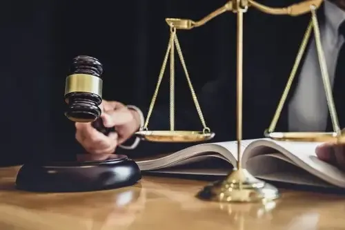 Hukukun Temelleri: Anayasa, Kanun ve Hukukun Birbirleriyle İlişkisi
